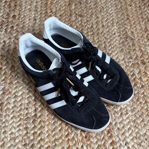 Adidas US 8 Women’s Black White Suede Gazelle